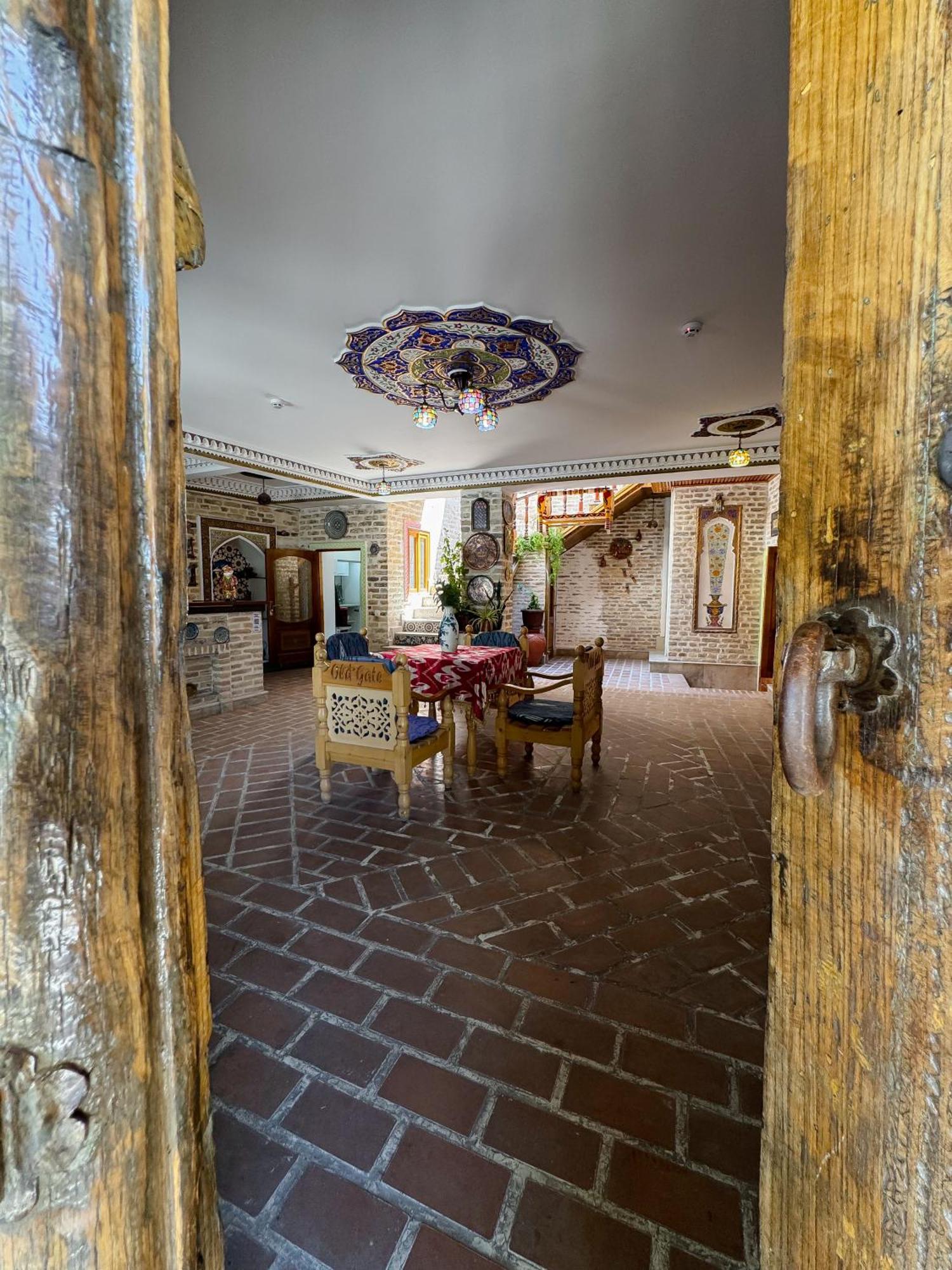Old Gate Family Guest House Bukhara Bagian luar foto
