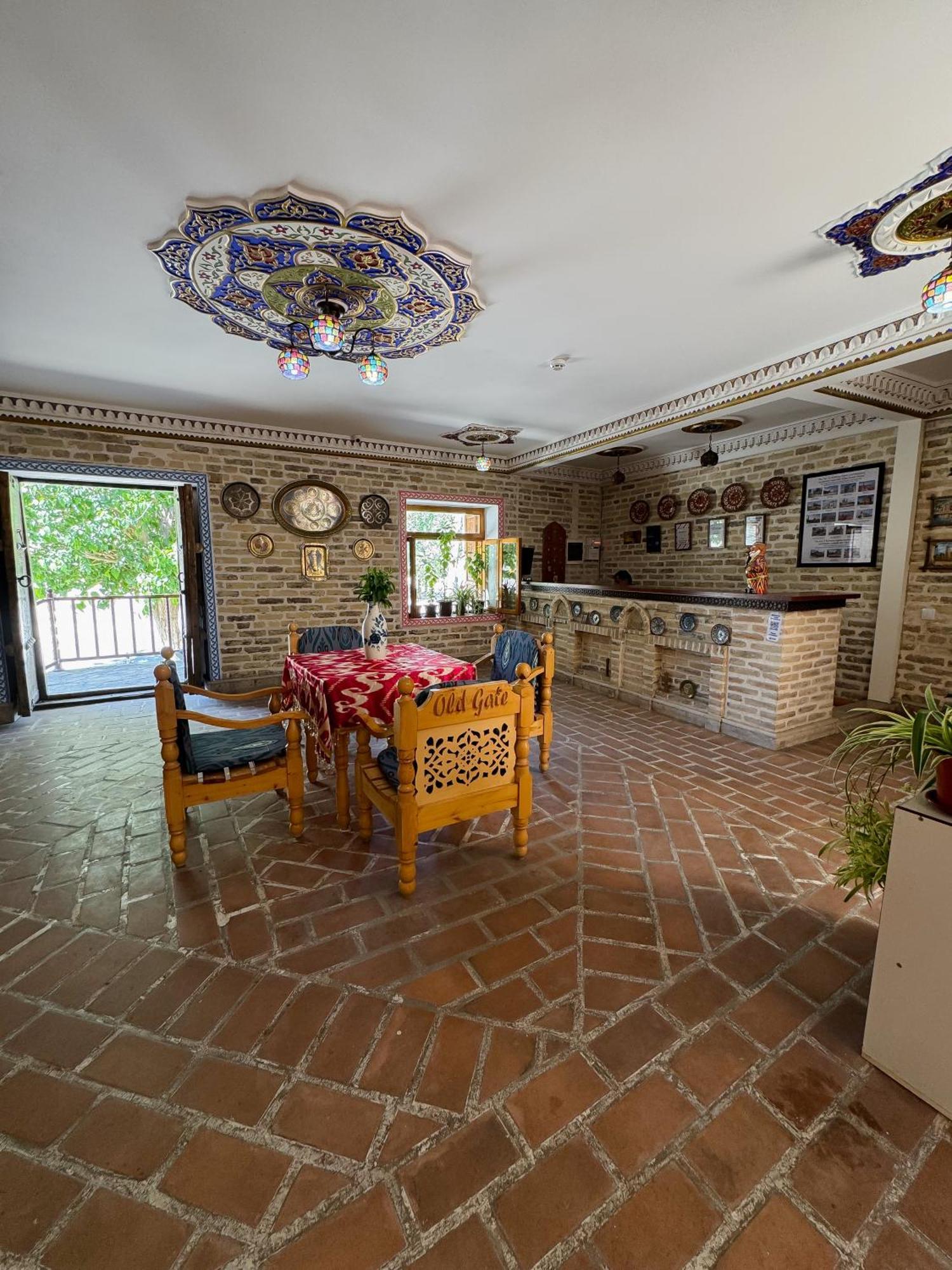 Old Gate Family Guest House Bukhara Bagian luar foto