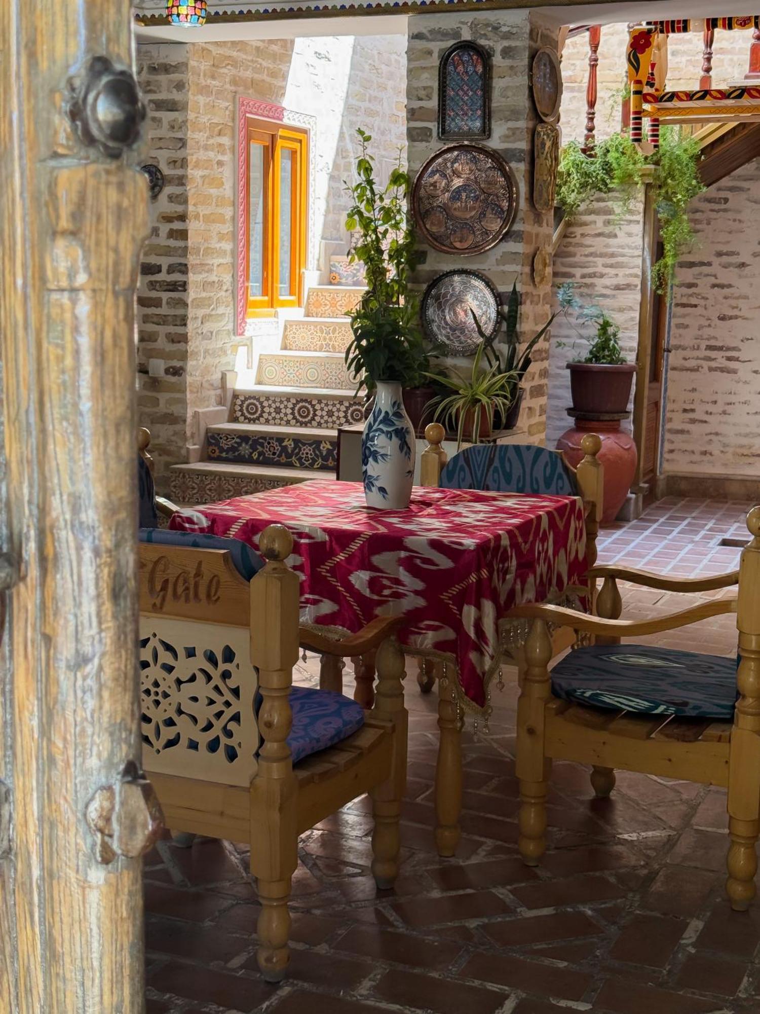 Old Gate Family Guest House Bukhara Bagian luar foto