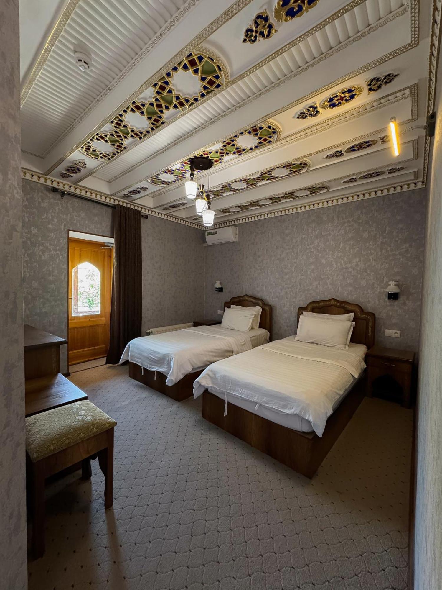 Old Gate Family Guest House Bukhara Bagian luar foto