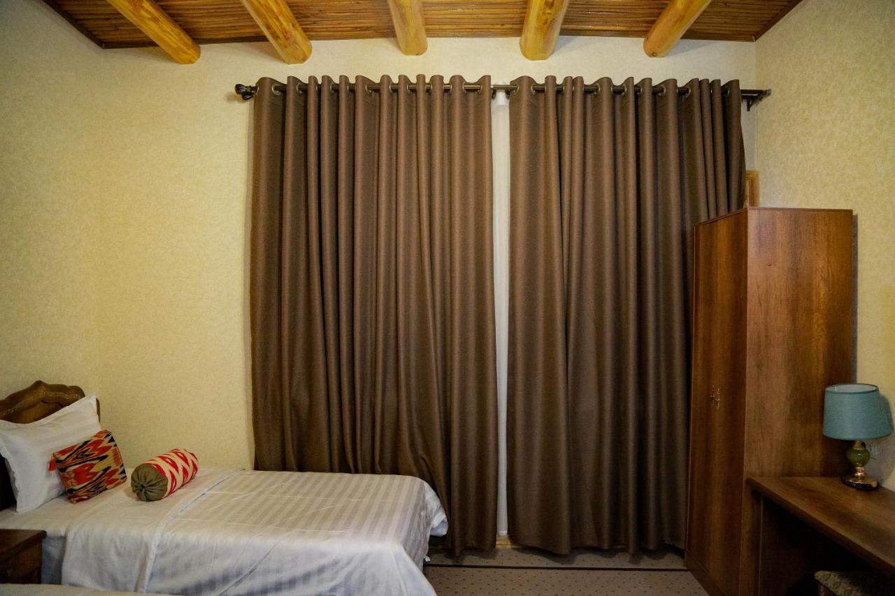 Old Gate Family Guest House Bukhara Bagian luar foto