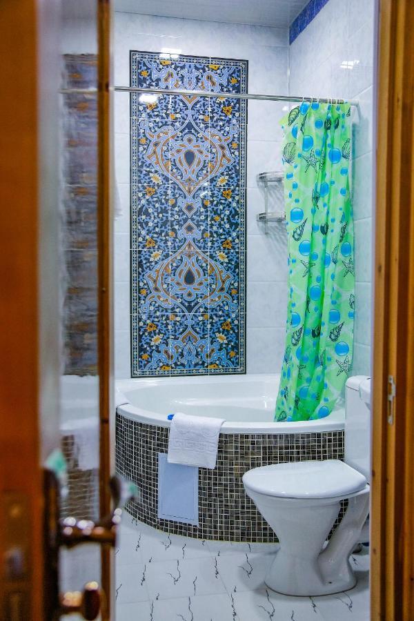 Old Gate Family Guest House Bukhara Bagian luar foto