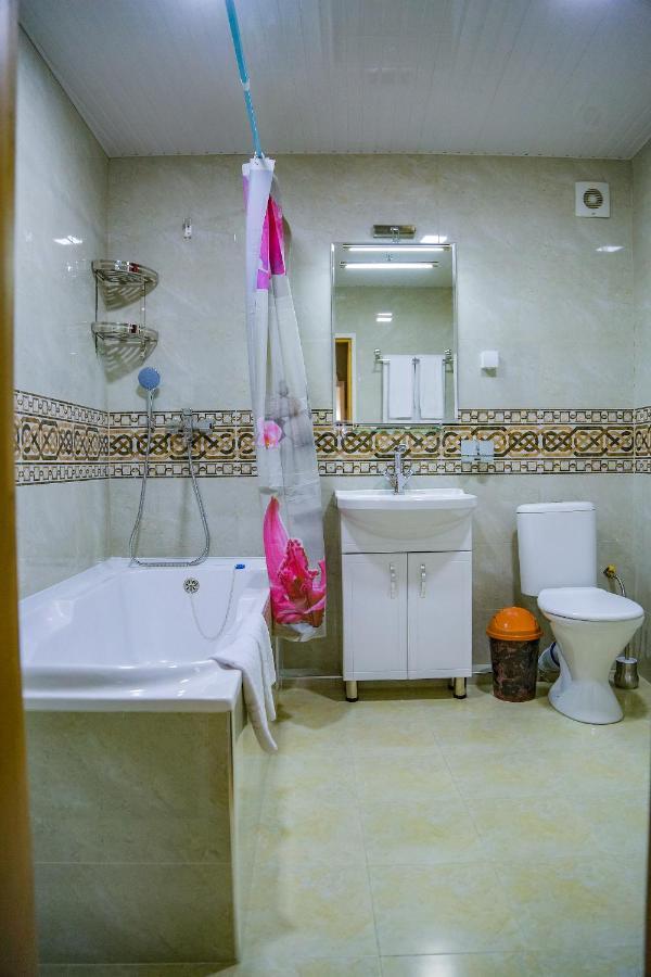 Old Gate Family Guest House Bukhara Bagian luar foto