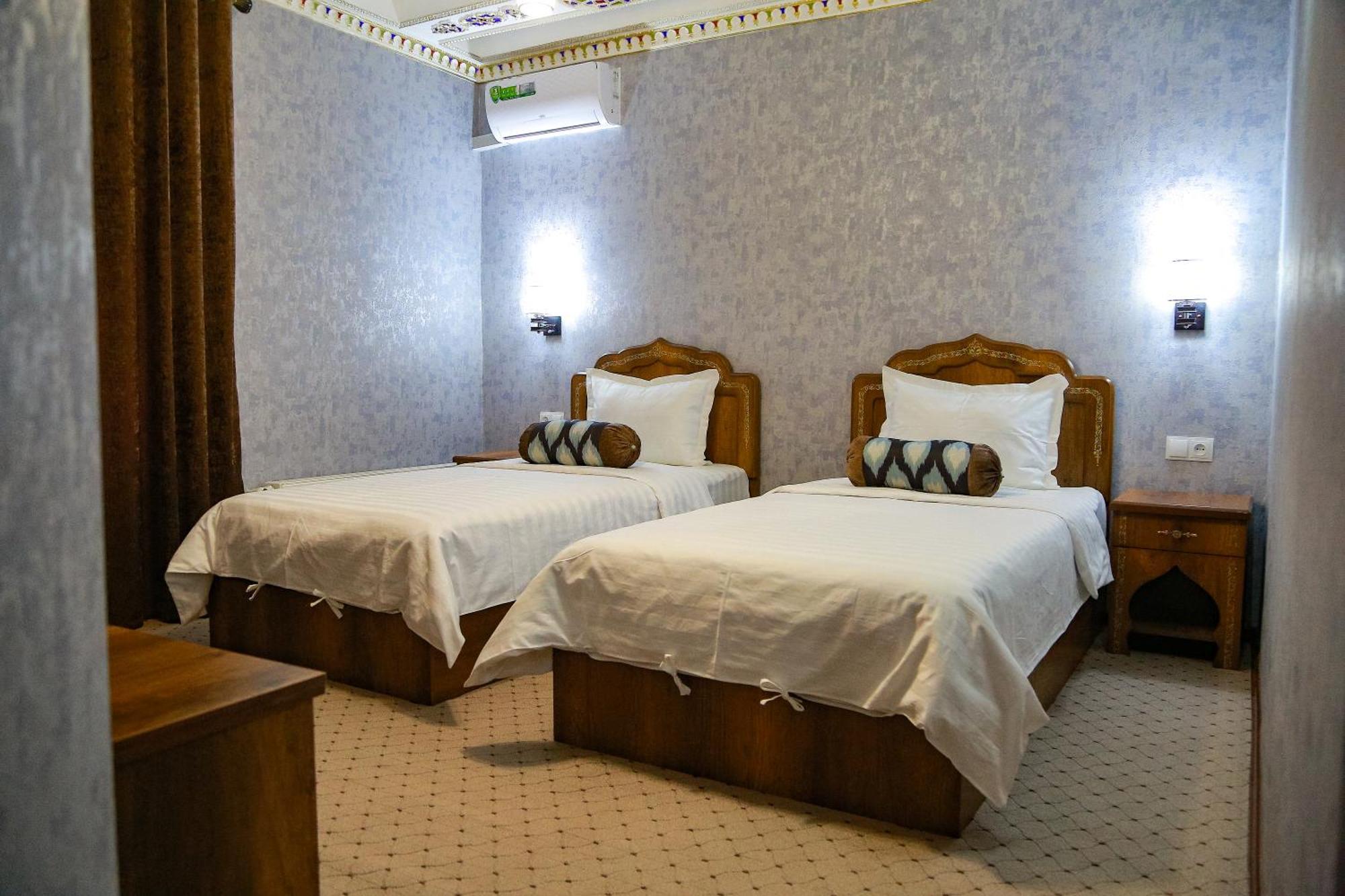 Old Gate Family Guest House Bukhara Bagian luar foto